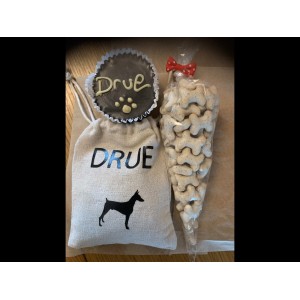 1 x Doggy treat pouch including 50 coconut biscuits a pouch + cake